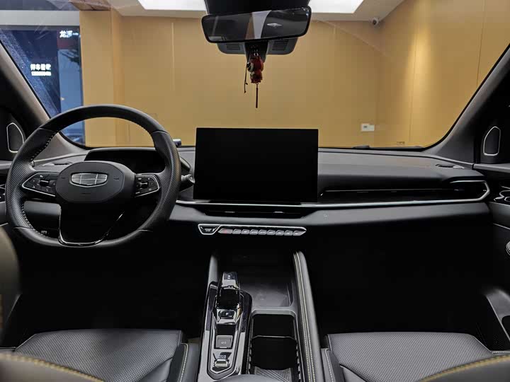 Фото 19 - Geely Coolray