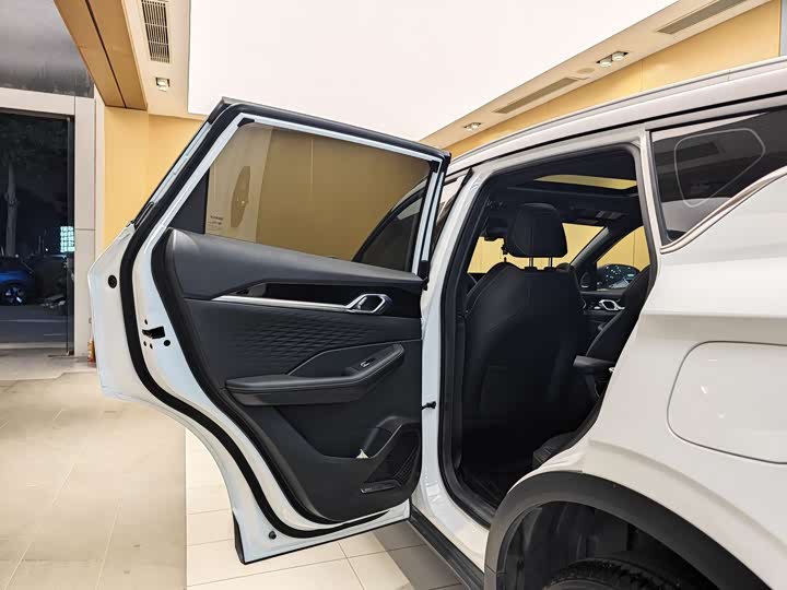 Фото 20 - Geely Coolray