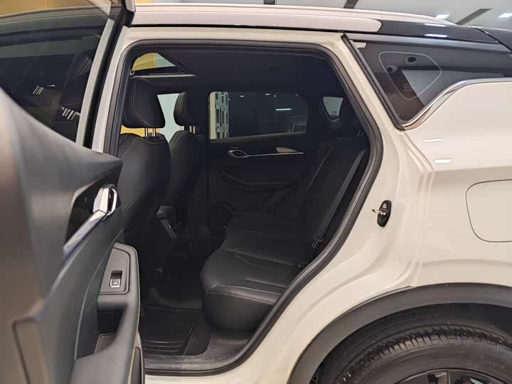 Фото 21 - Geely Coolray