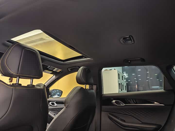 Фото 23 - Geely Coolray