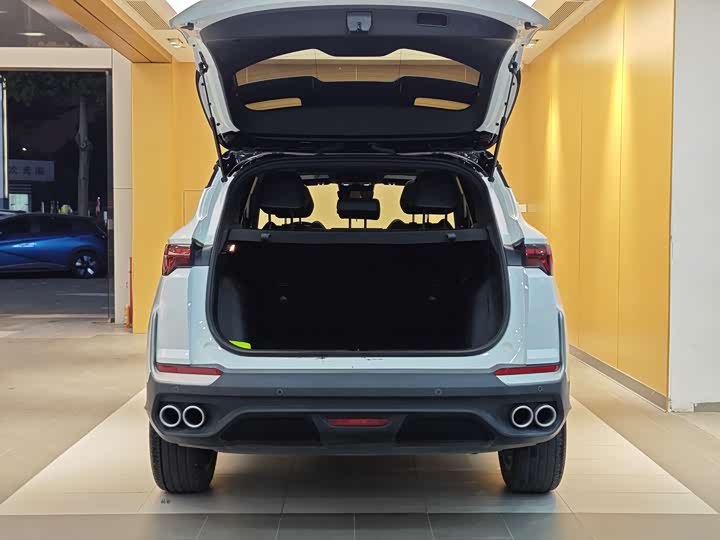 Фото 26 - Geely Coolray