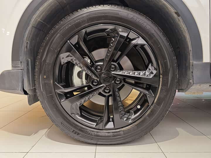 Фото 5 - Geely Coolray