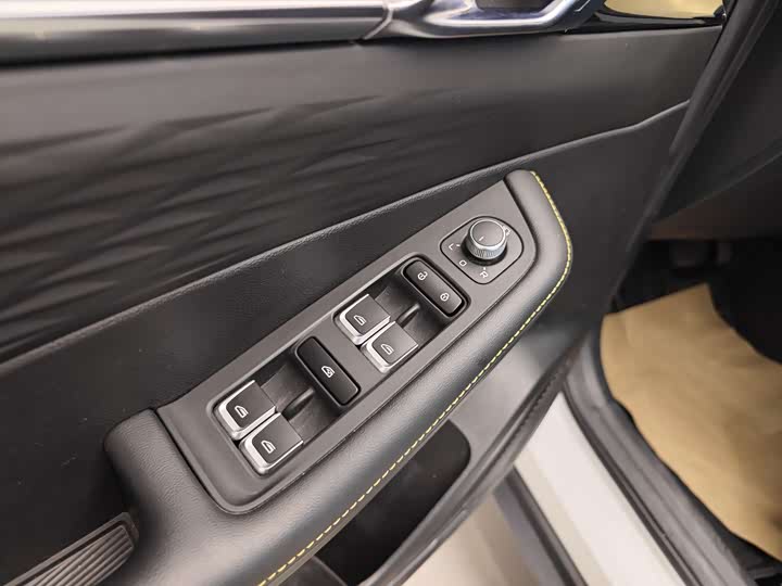 Фото 9 - Geely Coolray