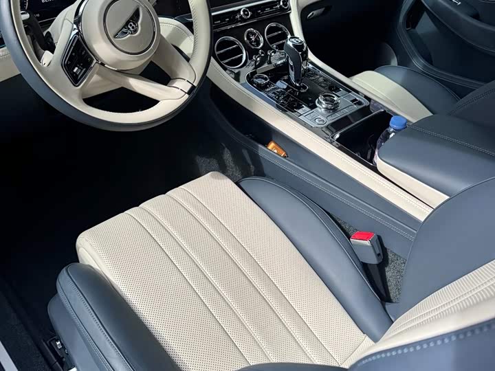 Фото 3 - Bentley Continental GT