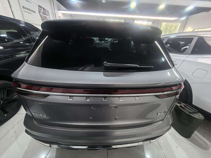 Фото 10 - Geely Monjaro