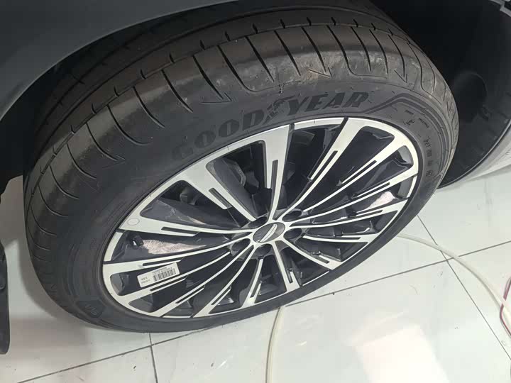 Фото 12 - Geely Monjaro