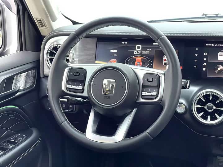 Фото 10 - Tank 300