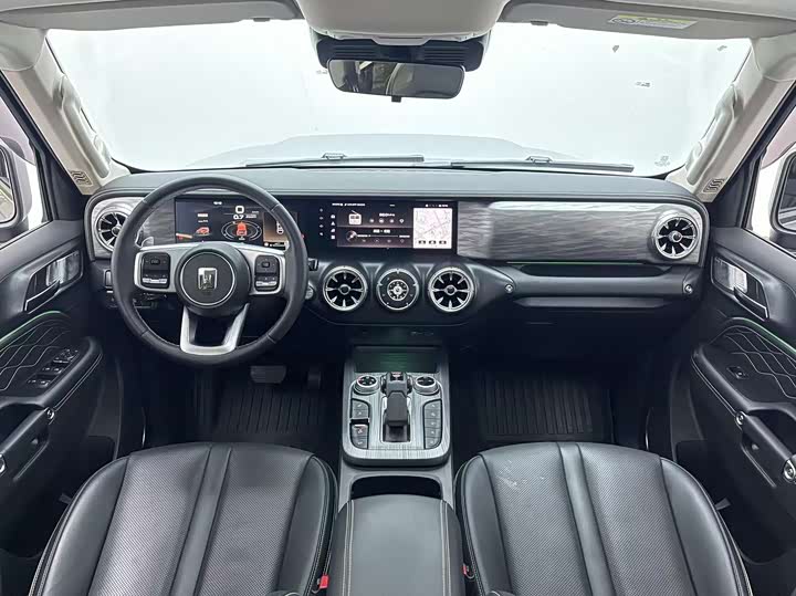 Фото 12 - Tank 300