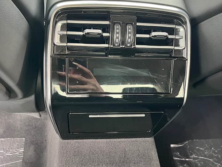 Фото 17 - Hongqi H9