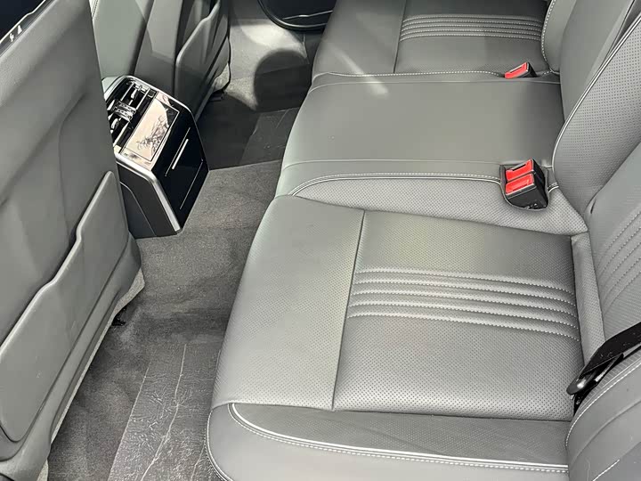 Фото 18 - Hongqi H9