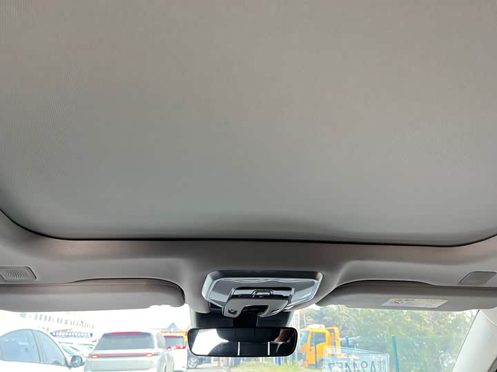 Фото 19 - Hongqi H9