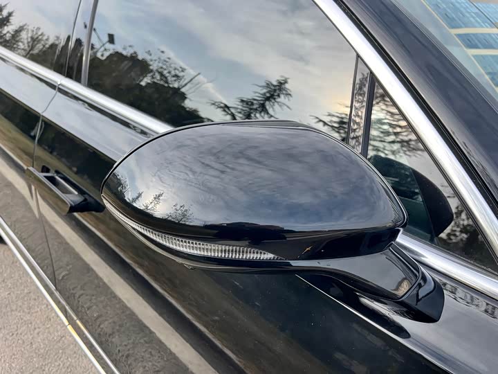 Фото 5 - Hongqi H9