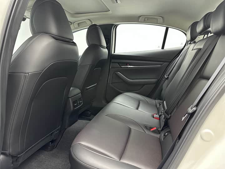 Фото 16 - Mazda 3 (Axela)