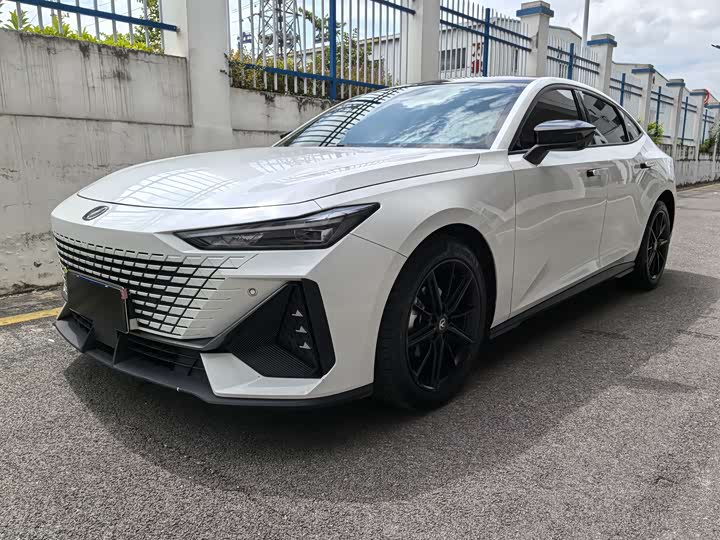 Фото 1 - Changan UNI-V