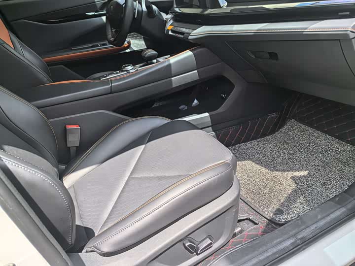 Фото 12 - Changan UNI-V