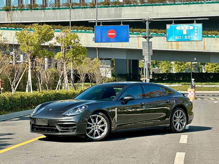 Фото 1 - Porsche Panamera