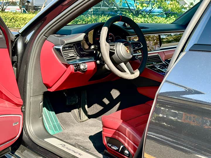 Фото 10 - Porsche Panamera