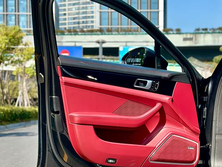 Фото 11 - Porsche Panamera