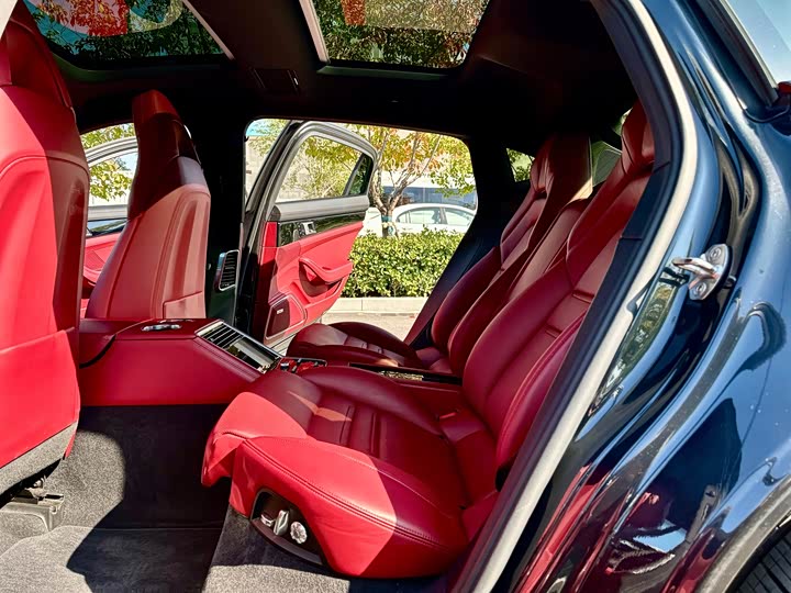 Фото 14 - Porsche Panamera