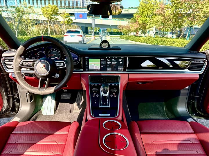 Фото 17 - Porsche Panamera