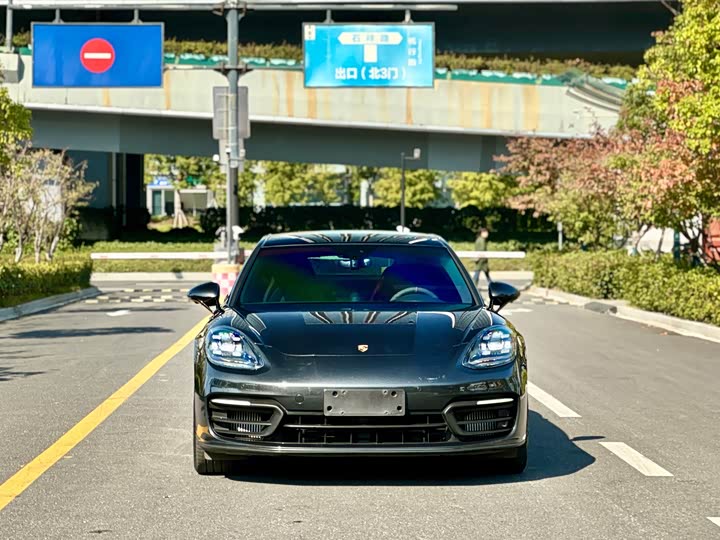 Фото 3 - Porsche Panamera