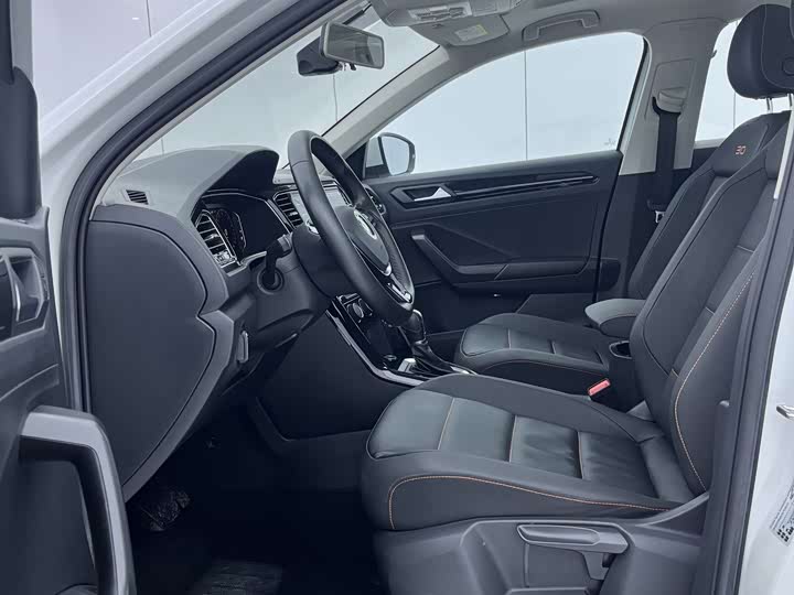 Фото 12 - Volkswagen T-Roc