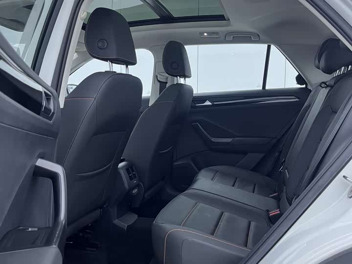 Фото 13 - Volkswagen T-Roc