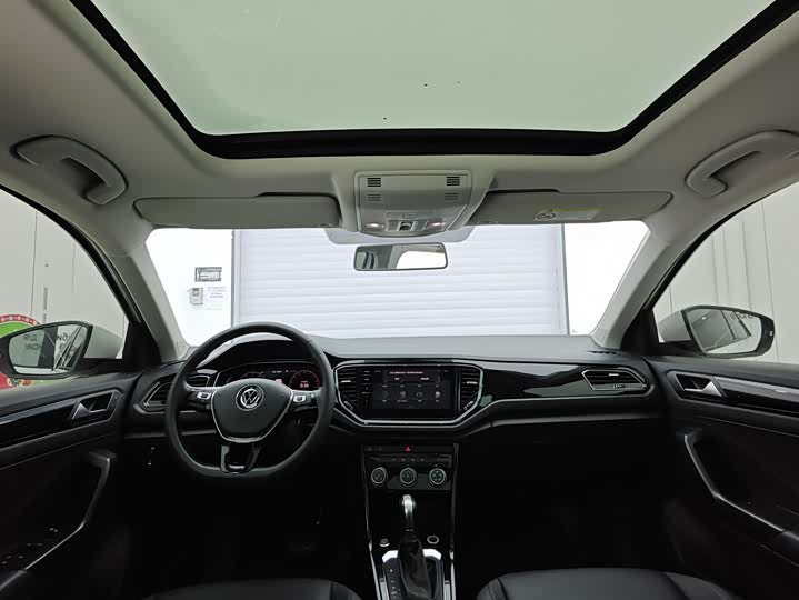 Фото 14 - Volkswagen T-Roc