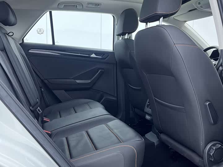 Фото 15 - Volkswagen T-Roc