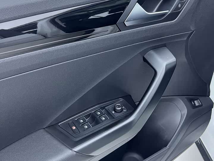 Фото 16 - Volkswagen T-Roc