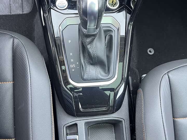 Фото 19 - Volkswagen T-Roc