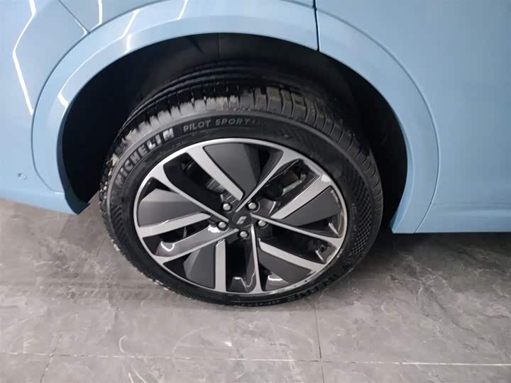 Фото 26 - LiXiang L7