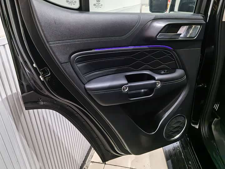 Фото 10 - Tank 300