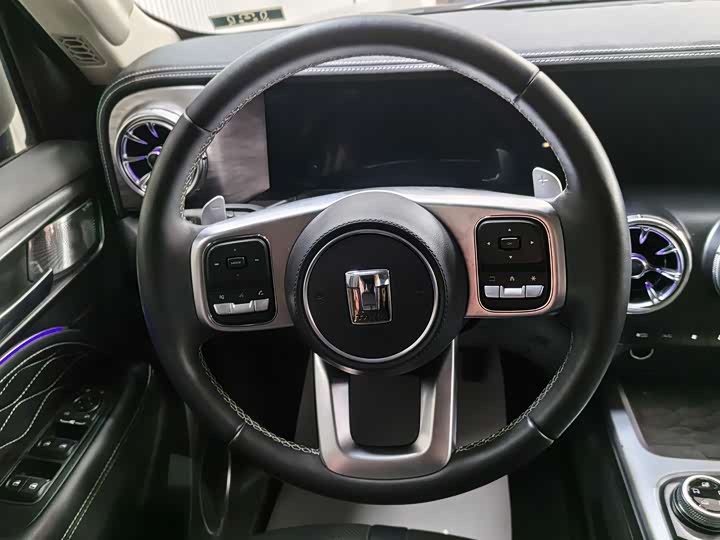 Фото 13 - Tank 300