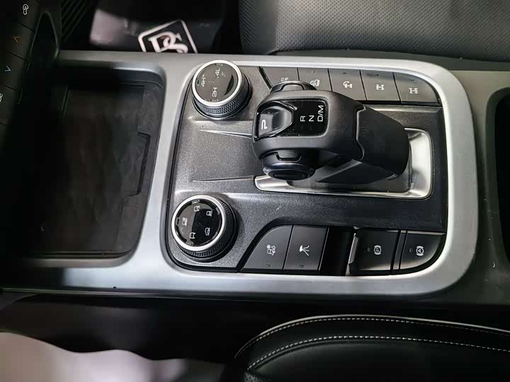 Фото 9 - Tank 300