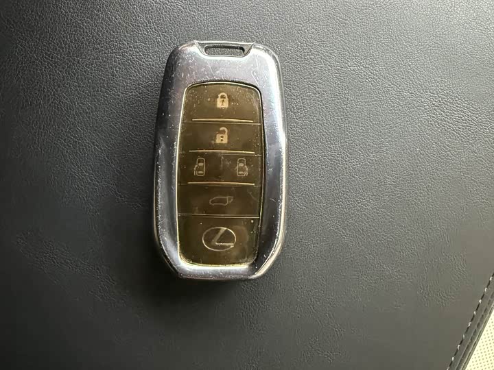 Фото 17 - Lexus LM