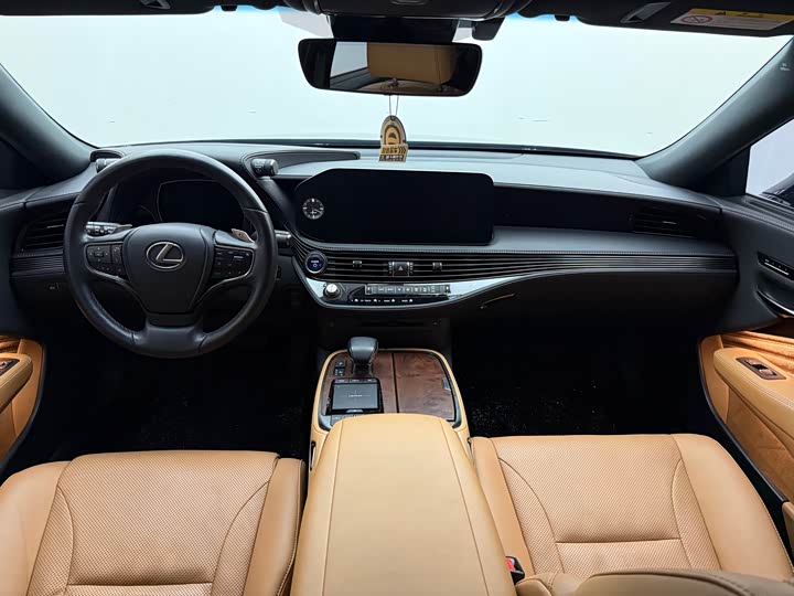 Фото 8 - Lexus LM