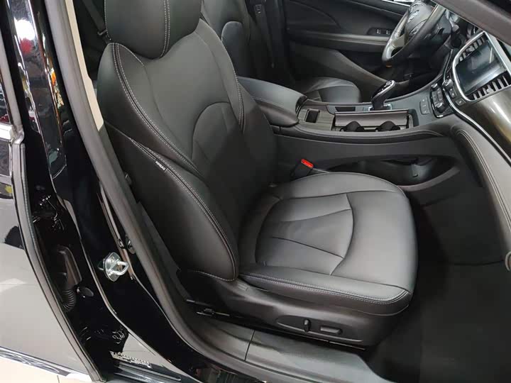 Фото 25 - Buick LaCrosse