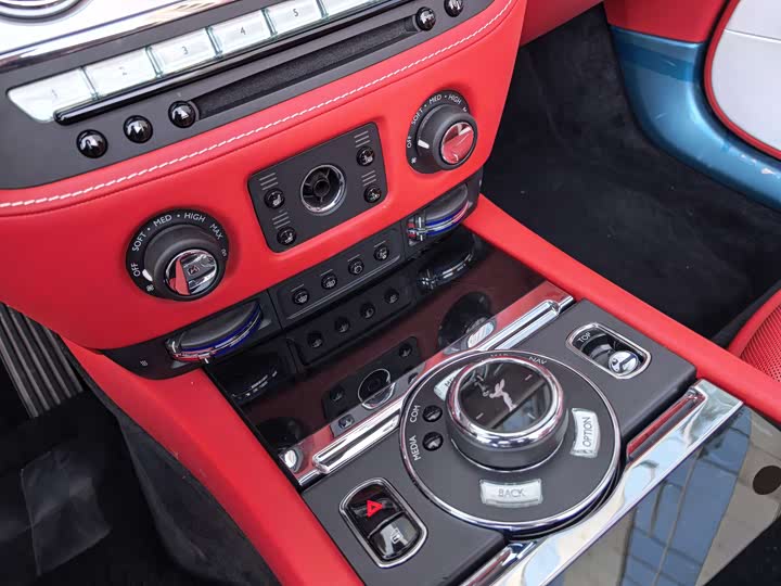 Фото 16 - Rolls-Royce Dawn