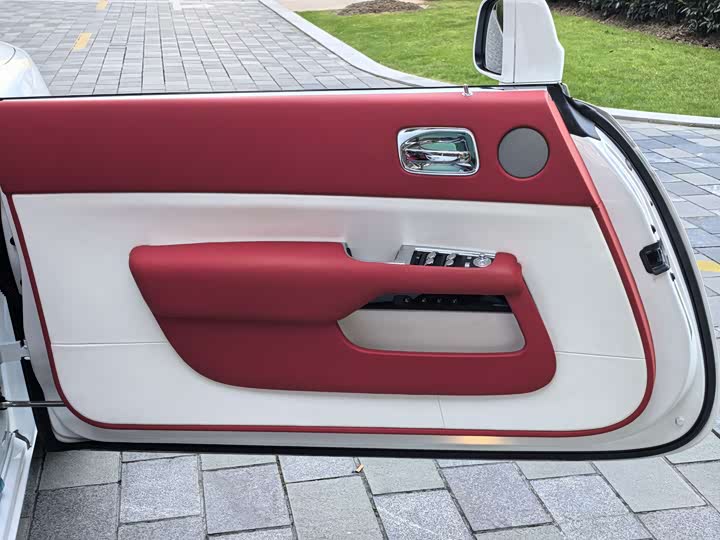 Фото 21 - Rolls-Royce Dawn