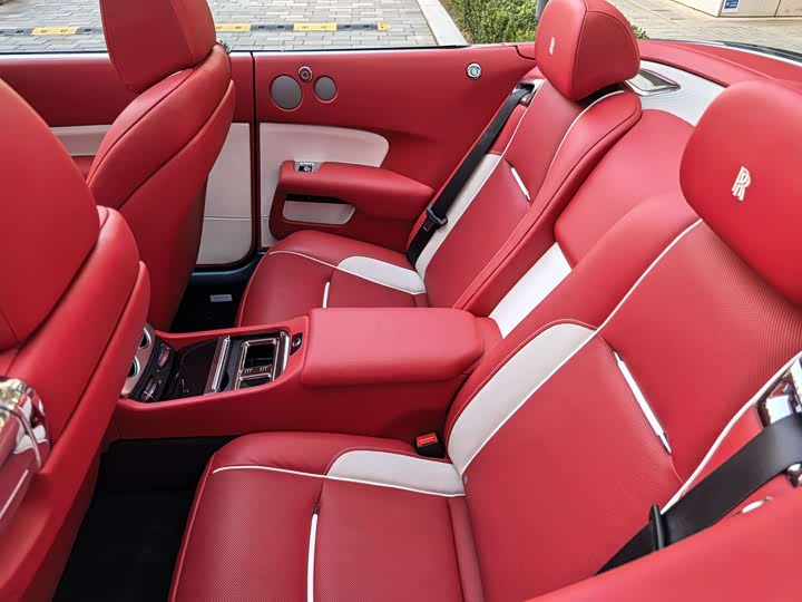 Фото 38 - Rolls-Royce Dawn