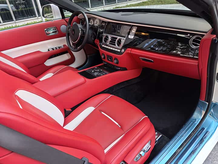 Фото 42 - Rolls-Royce Dawn