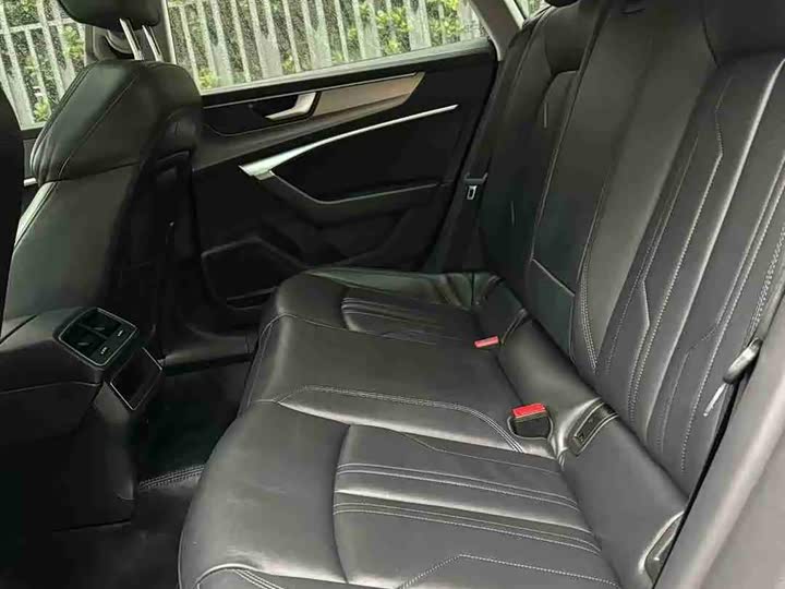 Фото 10 - Audi A7