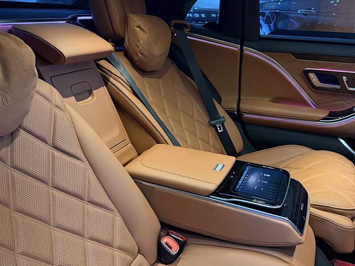 Фото 9 - Mercedes-Benz Maybach S-Class