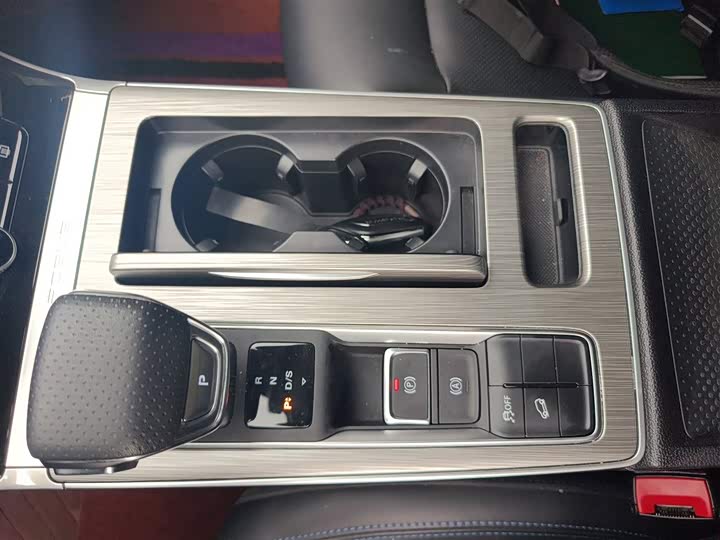 Фото 14 - Roewe RX5