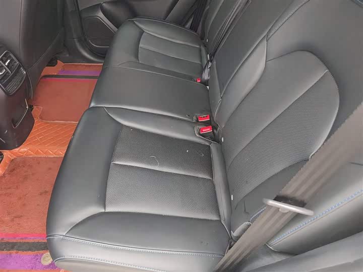 Фото 17 - Roewe RX5