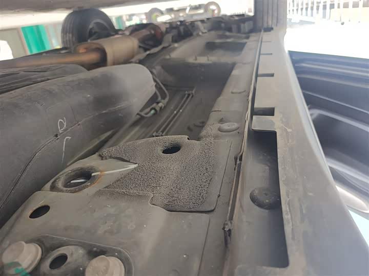 Фото 22 - Roewe RX5