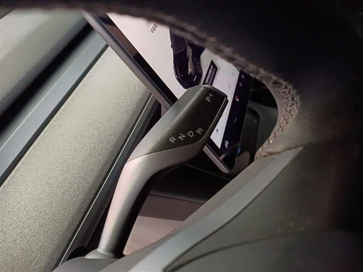 Фото 13 - Tesla Model Y