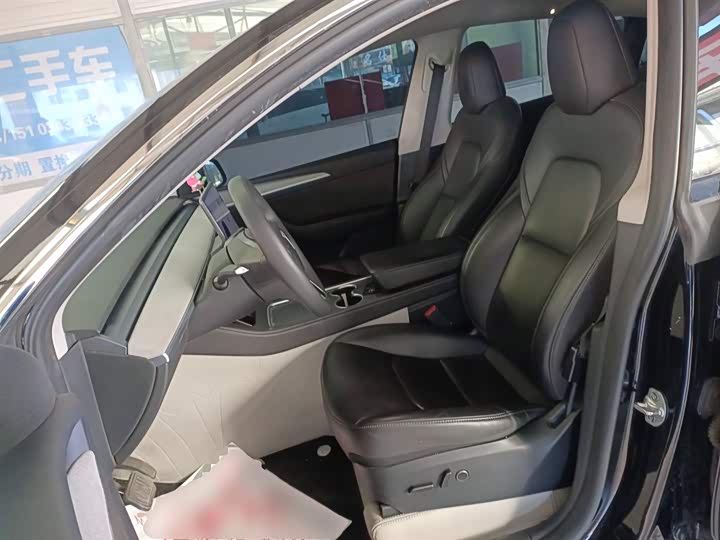 Фото 14 - Tesla Model Y