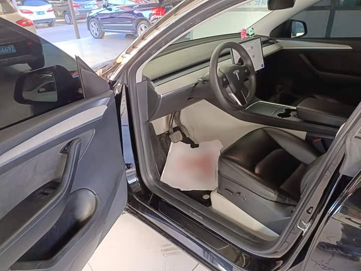 Фото 15 - Tesla Model Y